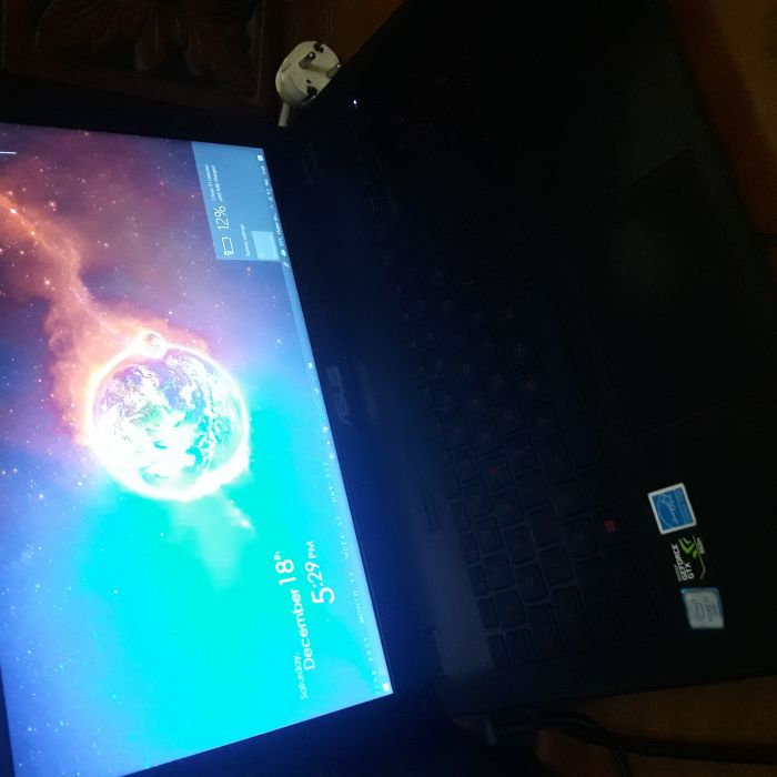 Hasil service laptop untuk Tomi - Permasalahan: , Beberapa tombol keyboard ketika ditekan menyebabkan screen off dan menyala lg (blinking)