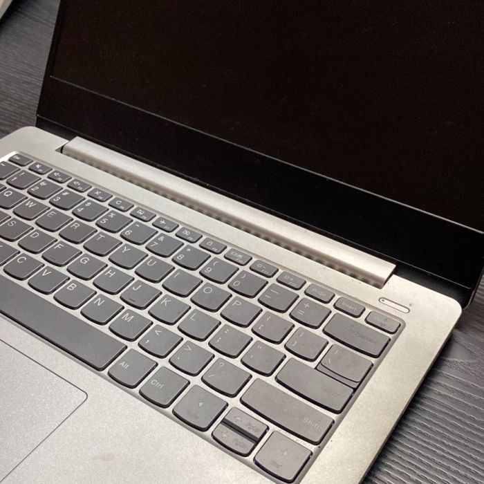 Hasil service laptop untuk Albert - Permasalahan: , Masalah di lcd nya