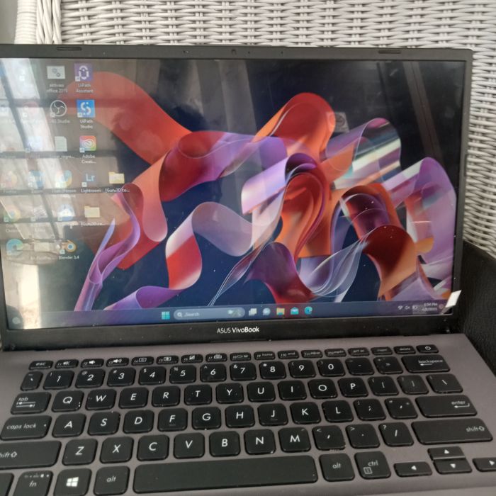 Hasil service laptop untuk Diah - Permasalahan: , Layar laptop penuh dengan garis hijau