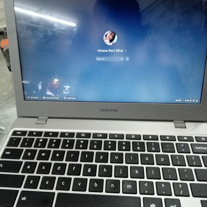 Hasil service laptop untuk Yohana - Permasalahan: , Lcd rusak